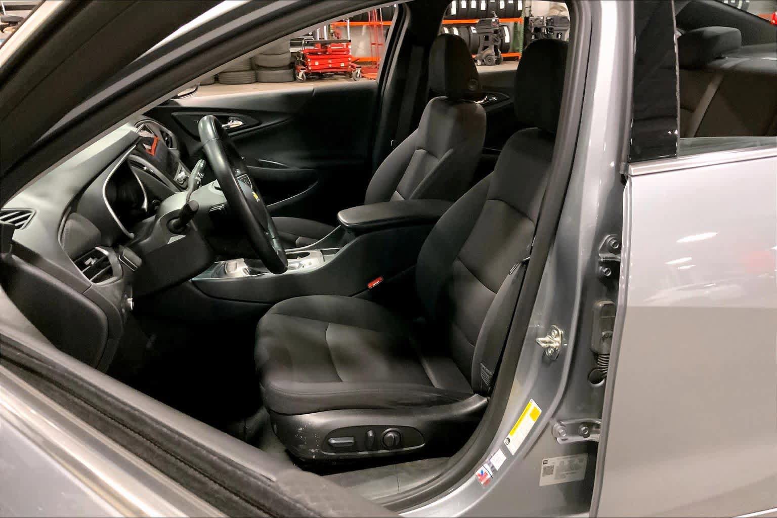 Used 2023 Chevrolet Malibu RS FWD image 8