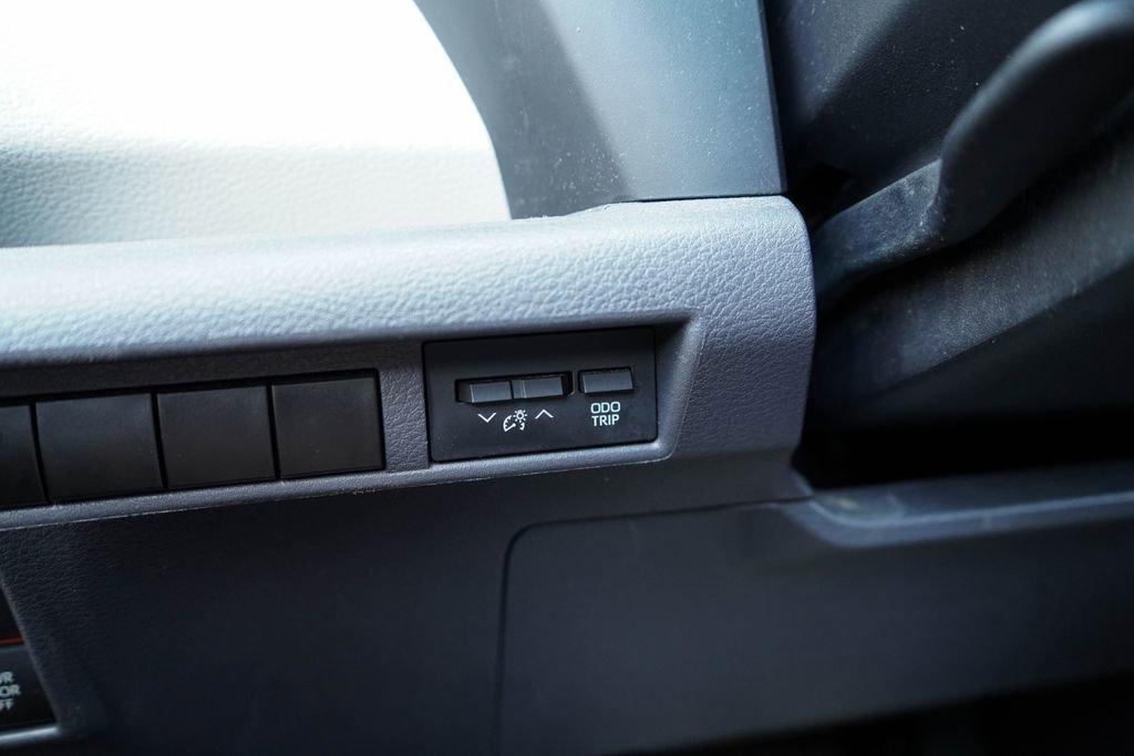 Used 2024 Toyota Sienna LE image 27