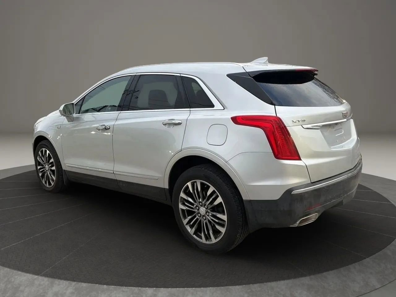 Used 2017 Cadillac XT5 Premium Luxury FWD image 6