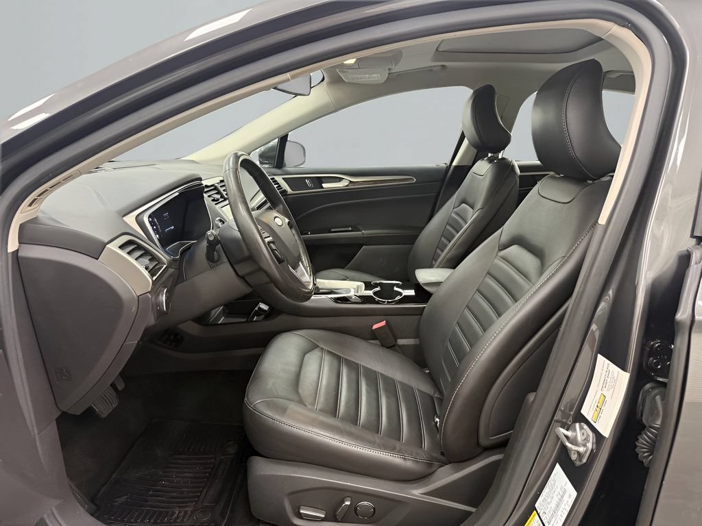 Used 2015 Ford Fusion SE w/ Equipment Group 202A FWD image 10