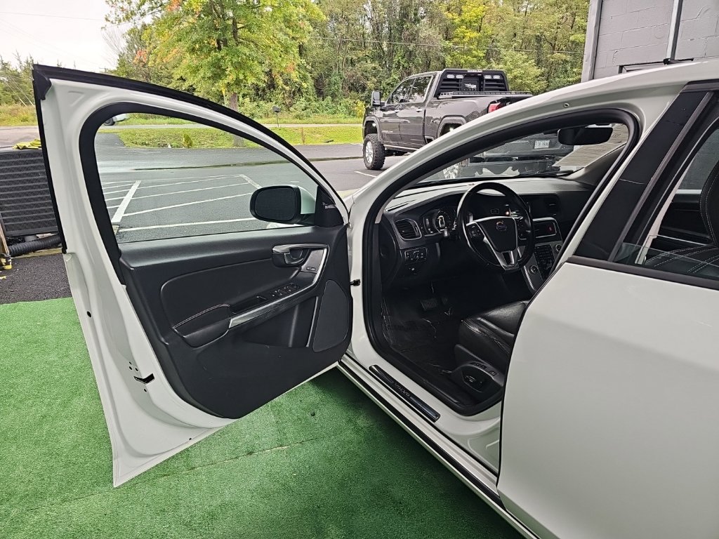 Used 2017 Volvo S60 T5 Dynamic w/ Vision Package AWD/4WD image 32