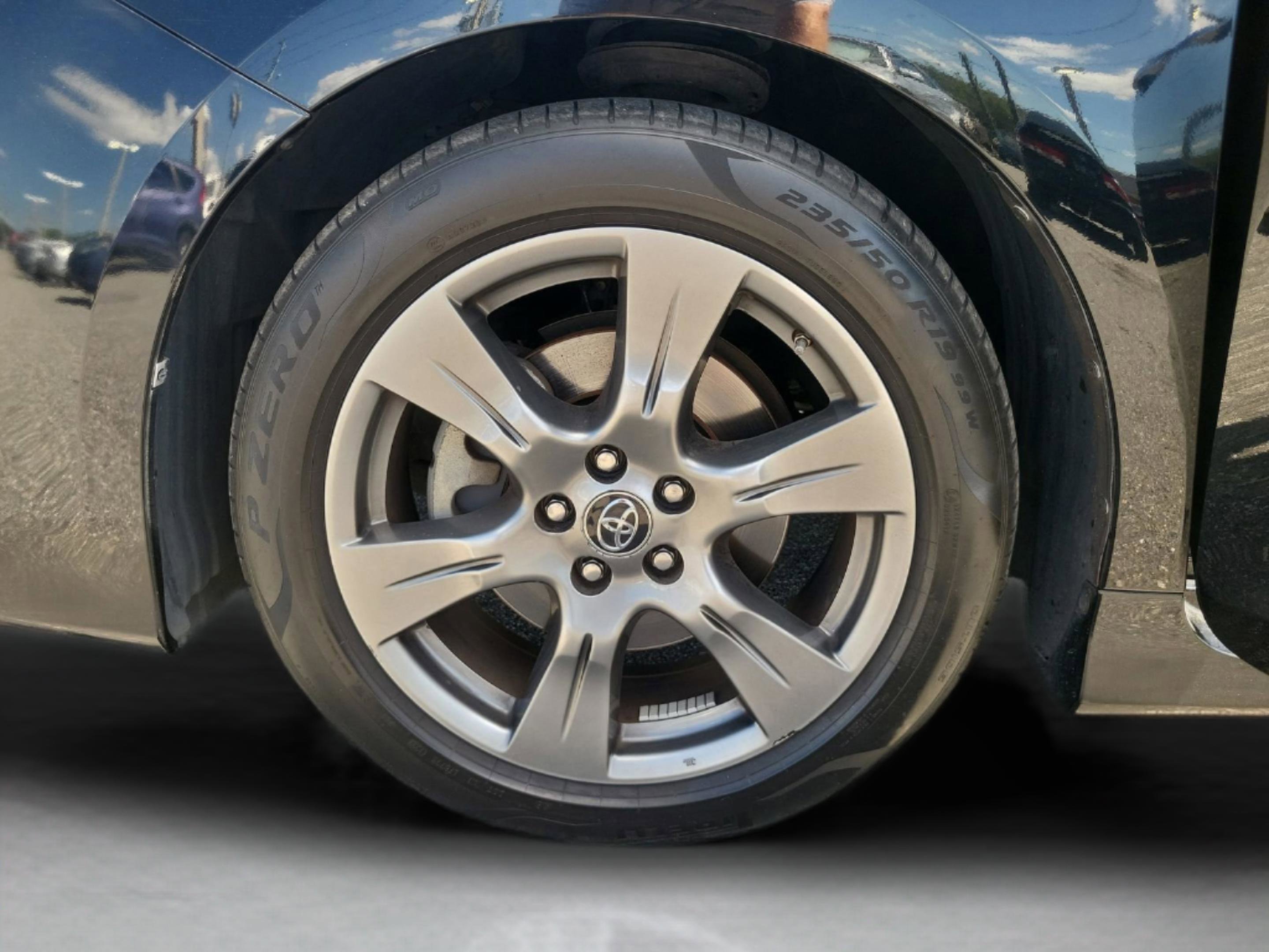 Used 2018 Toyota Sienna SE FWD image 32