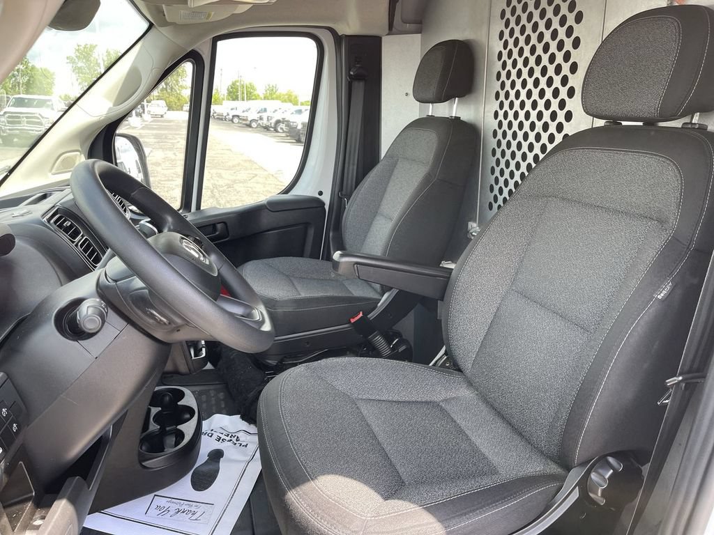 Used 2023 RAM ProMaster 2500 w/ Convenience Group FWD image 4