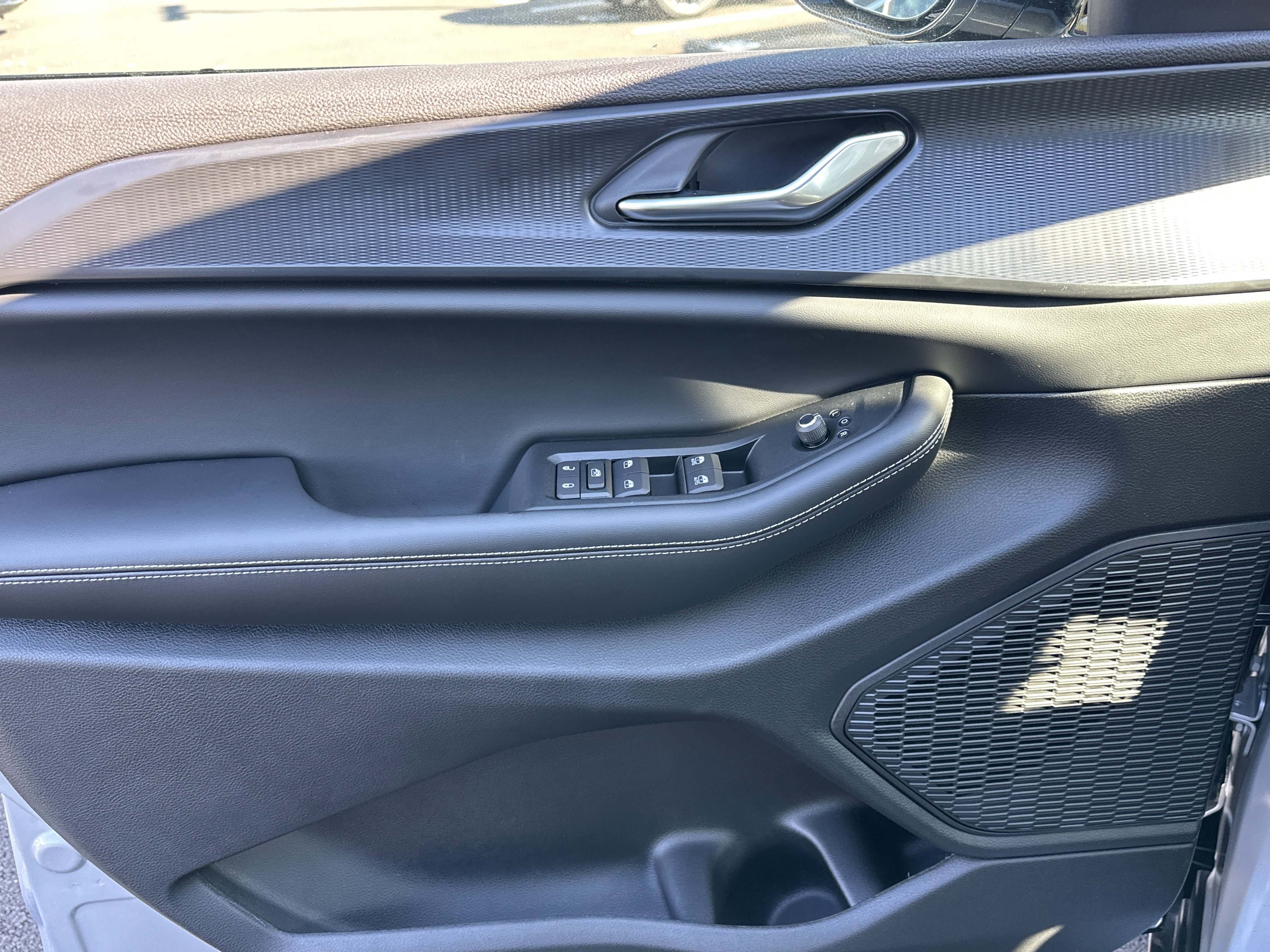 New 2025 Jeep Grand Cherokee Altitude image 28