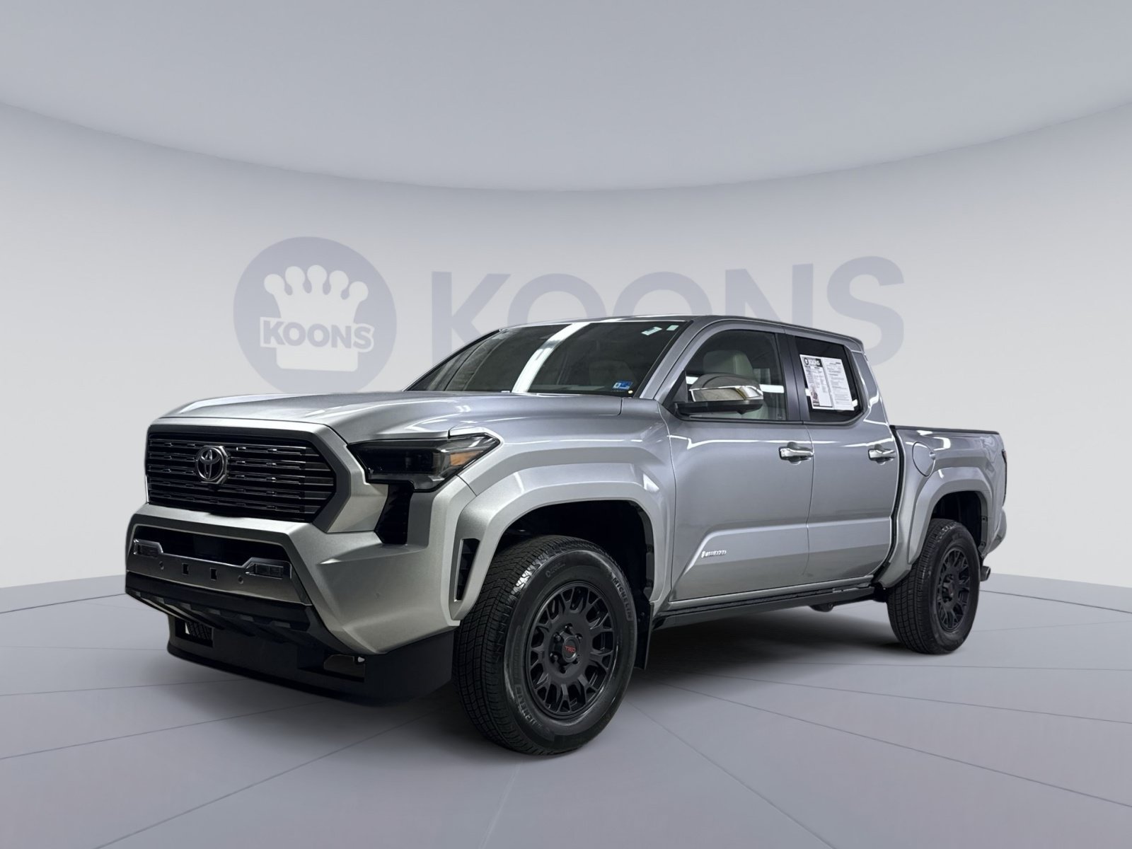 Used 2024 Toyota Tacoma Limited AWD/4WD image 1