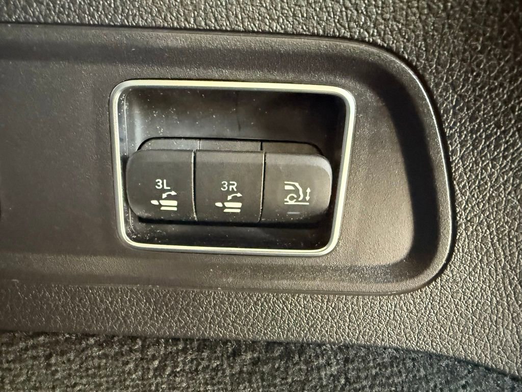 Used 2023 Mercedes-Benz GLS 450 4MATIC image 10