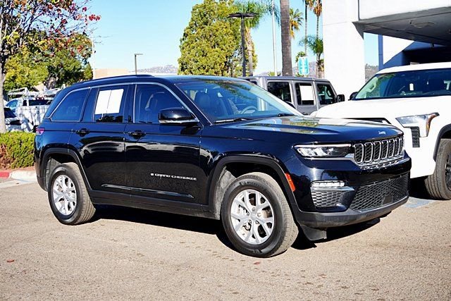 Used 2023 Jeep Grand Cherokee Limited w/ Trailer Tow Prep Group (B) image 6