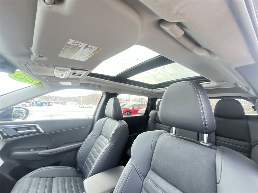 New 2025 Mitsubishi Outlander SE image 22