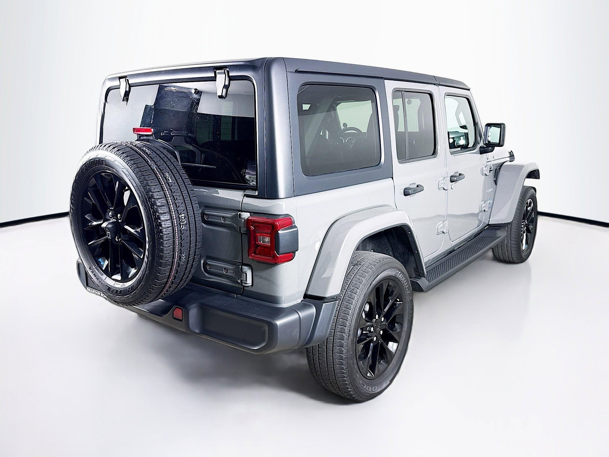 Used 2023 Jeep Wrangler Unlimited Sahara w/ Cold Weather Group image 33