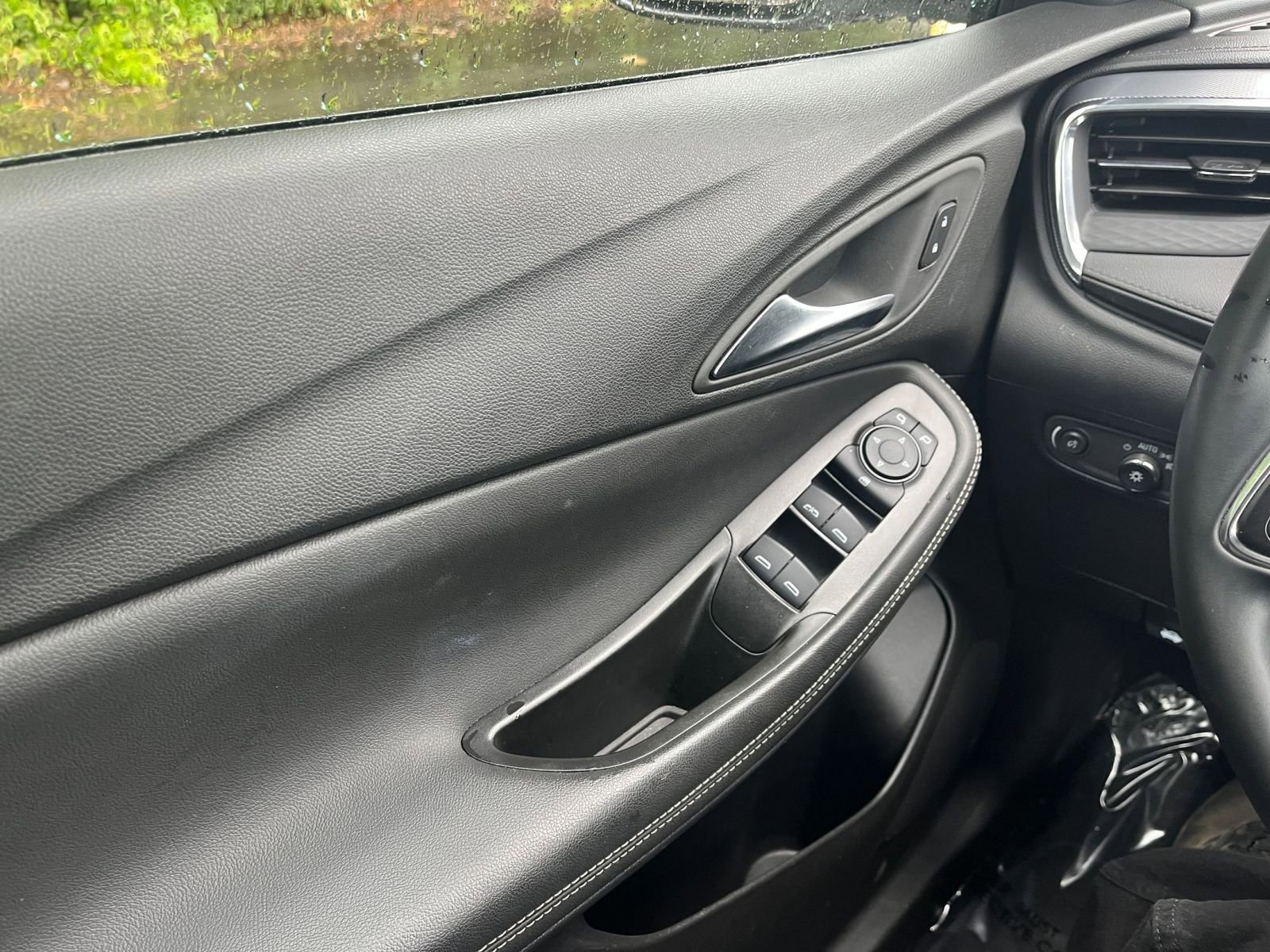 Used 2025 Buick Encore GX Preferred FWD image 18