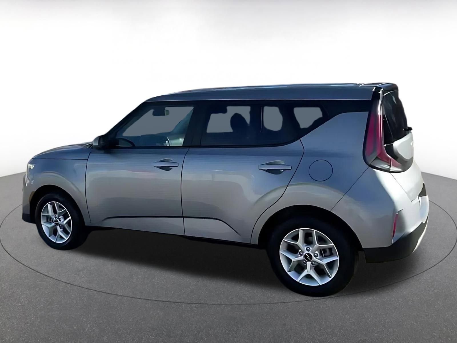 Used 2025 Kia Soul LX w/ LX Technology Package image 10