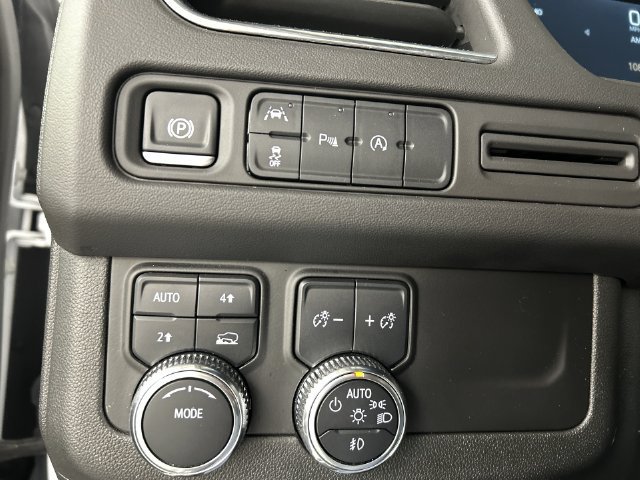 Used 2024 GMC Yukon XL SLT AWD/4WD image 11