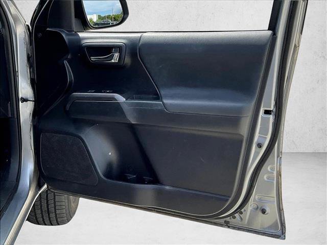 Used 2020 Toyota Tacoma TRD Off-Road AWD/4WD image 18