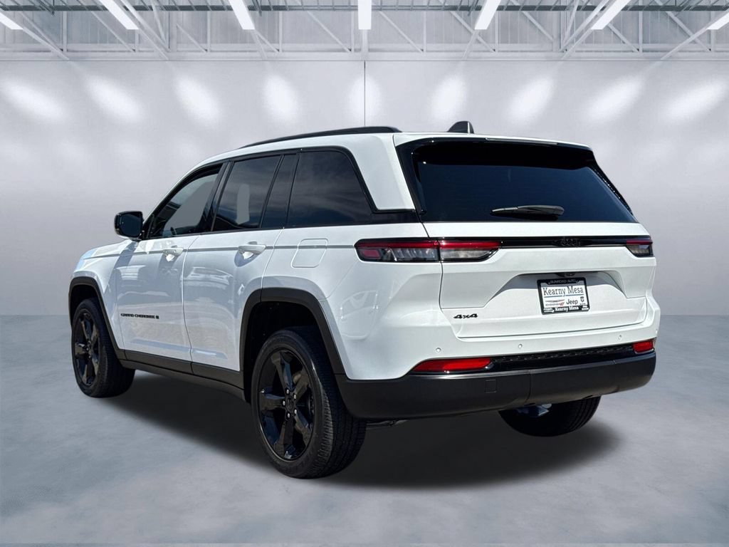 Certified 2024 Jeep Grand Cherokee Altitude AWD/4WD image 4
