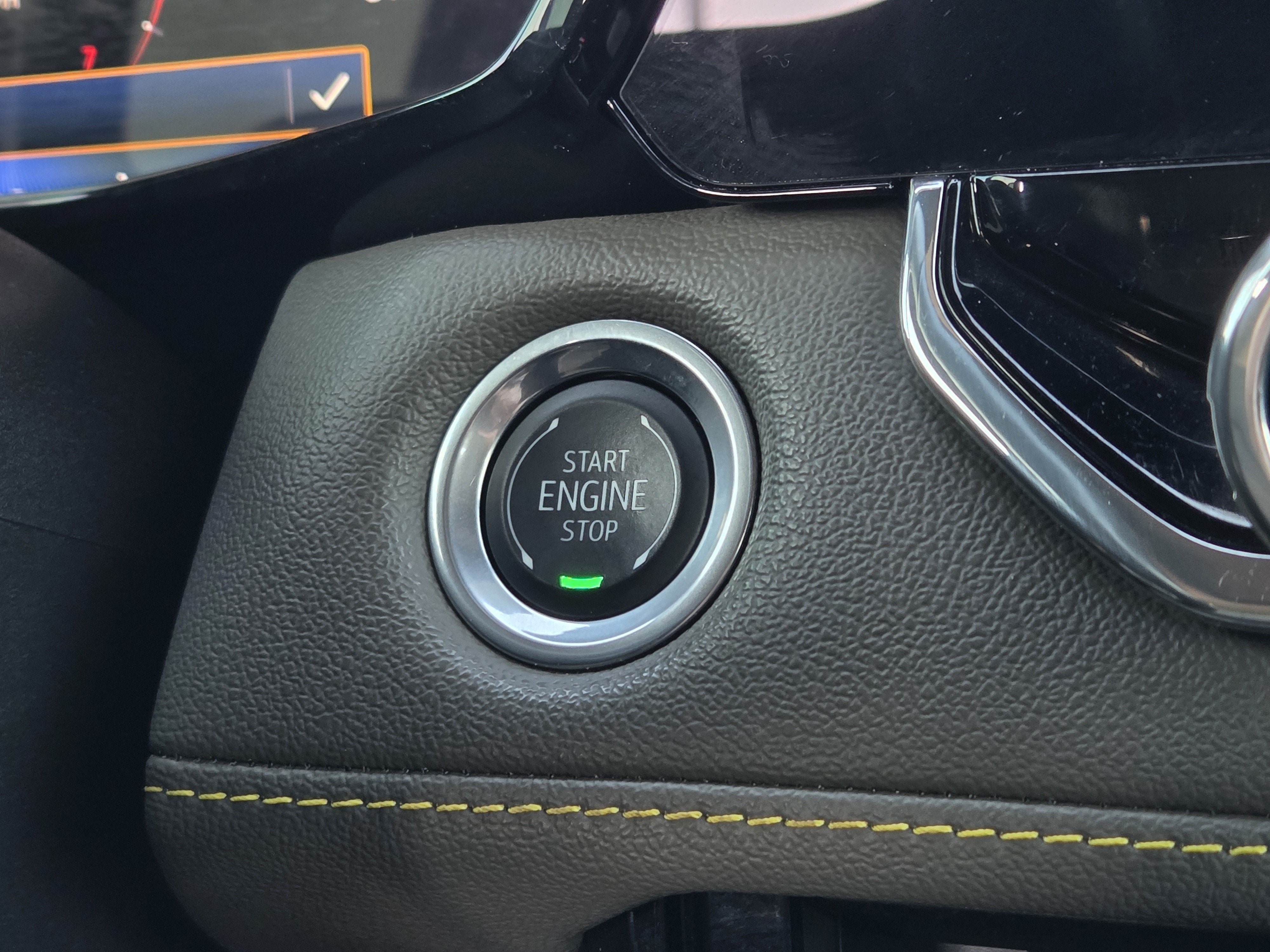 Used 2026 Chevrolet Colorado ZR2 w/ Technology Package AWD/4WD image 14