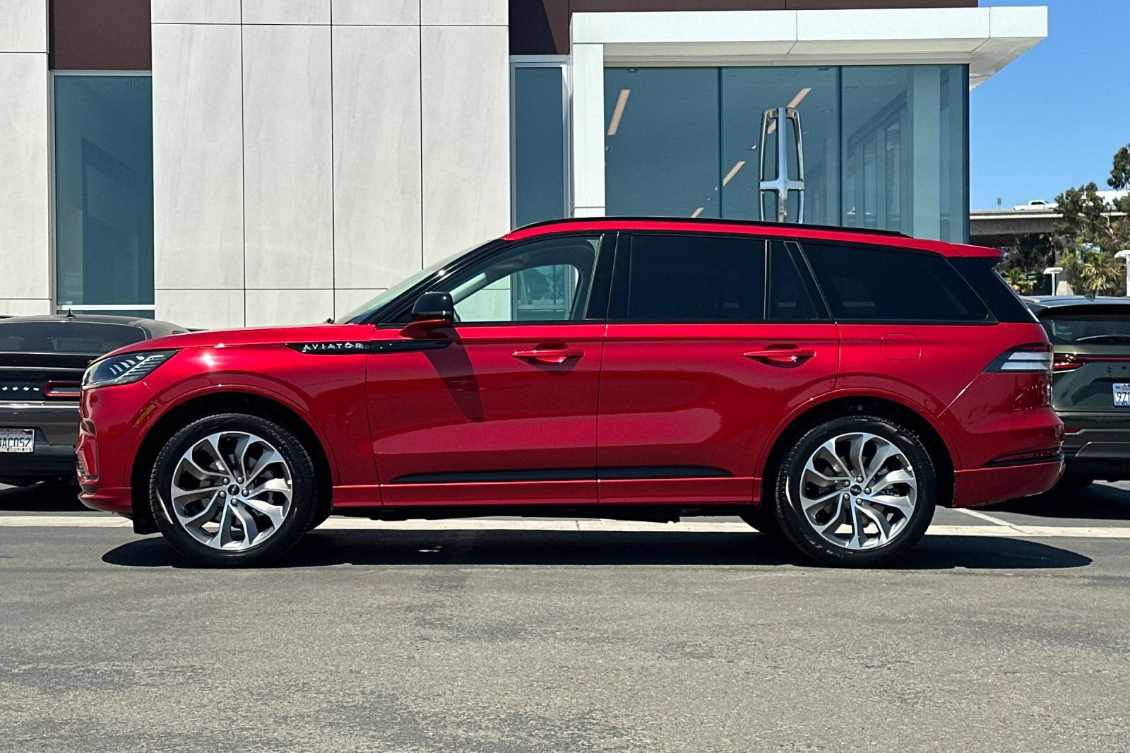 New 2026 Lincoln Aviator 2WD w/ Jet Appearance Package image 6