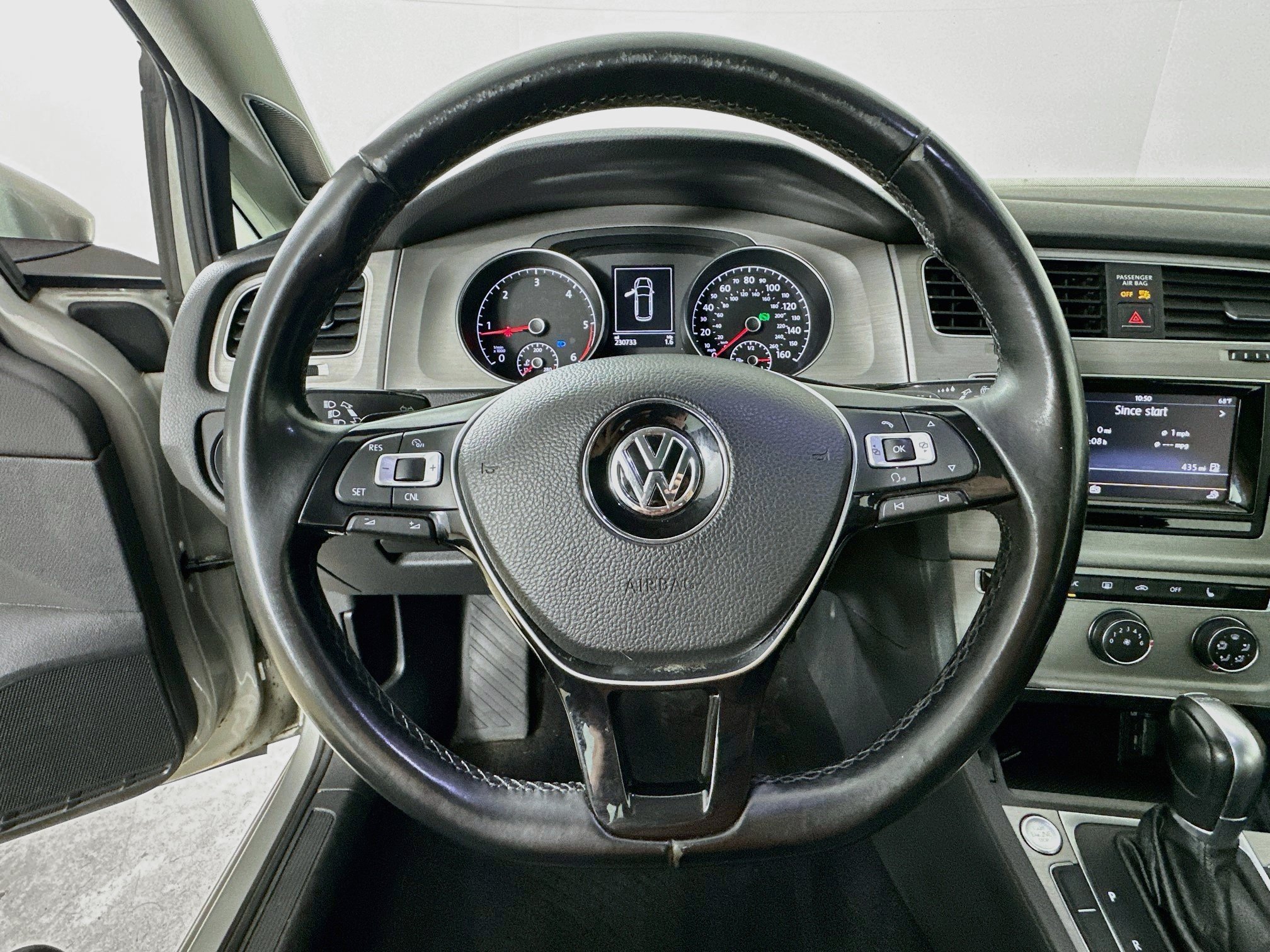 Used 2015 Volkswagen Golf TDI SE FWD image 11