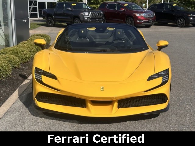Used 2022 Ferrari SF90 Spider image 2