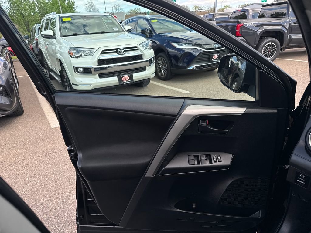 Used 2018 Toyota RAV4 LE w/ All Weather Liner Package AWD/4WD image 32