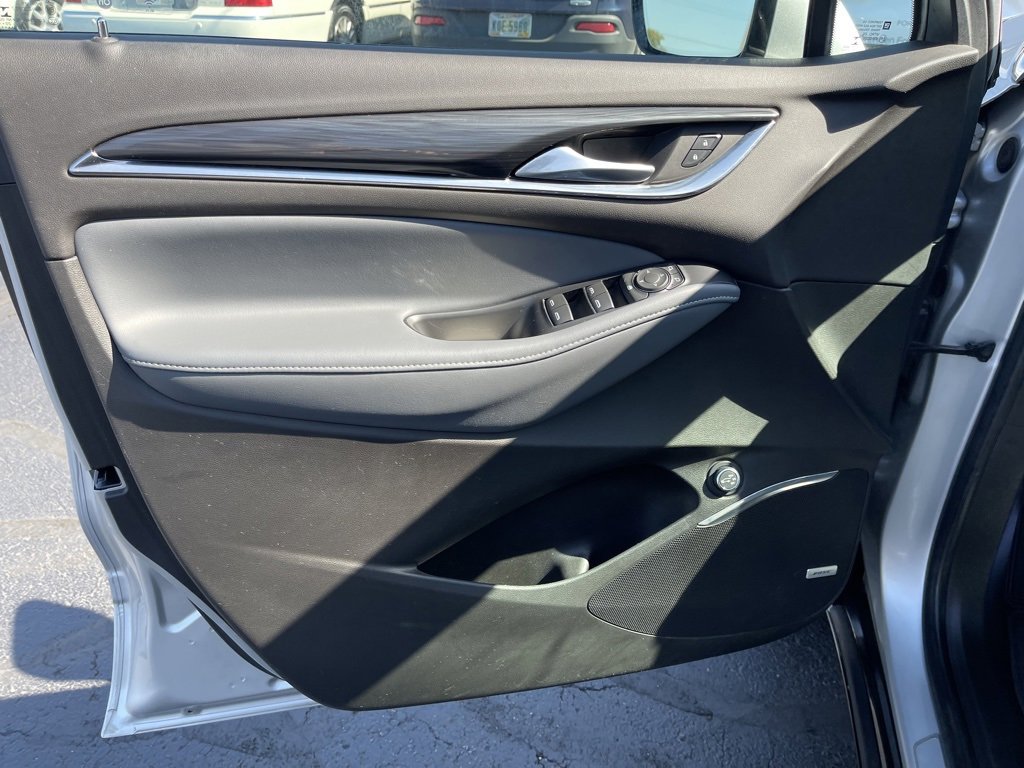 Used 2021 Buick Enclave Essence image 23