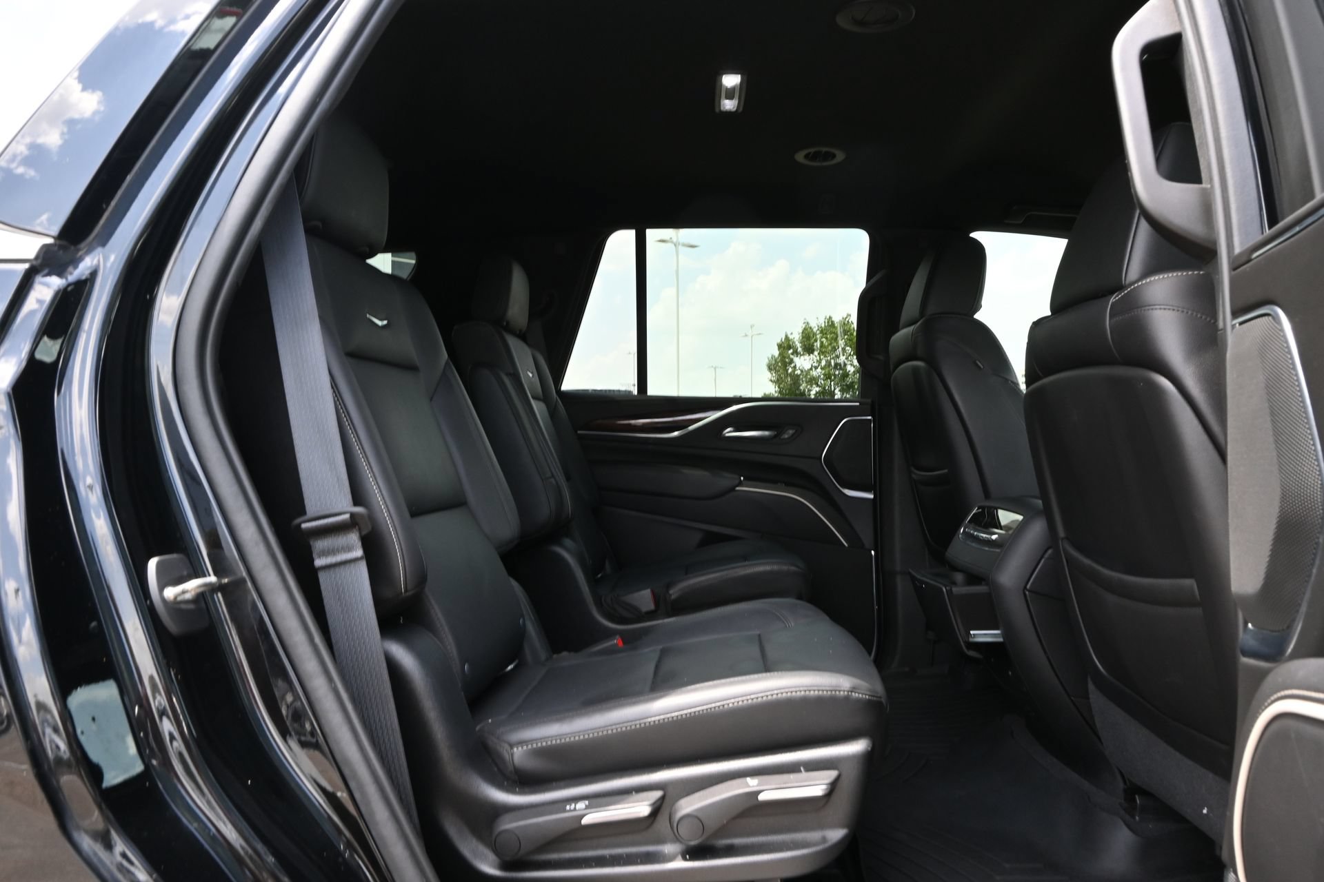 Used 2021 Cadillac Escalade Luxury RWD image 24