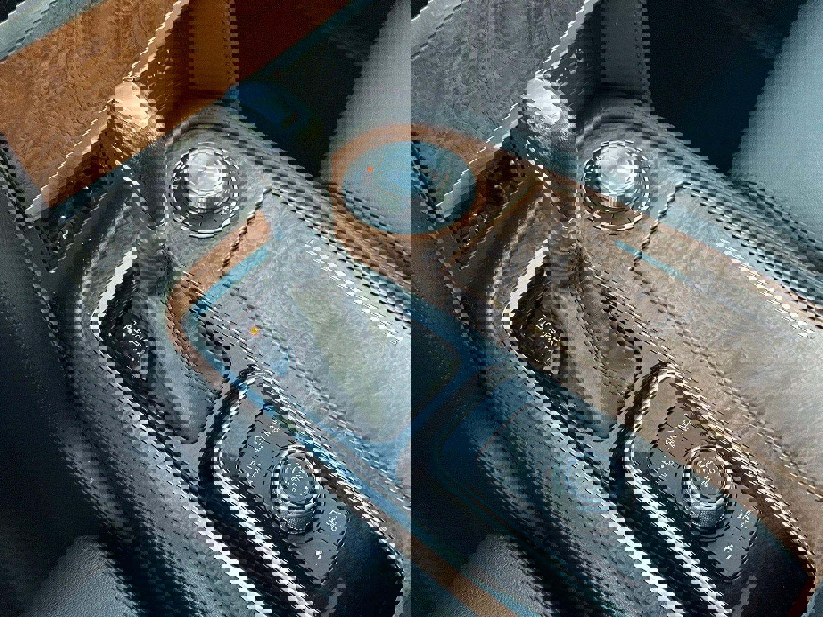 Used 2023 Nissan Armada SL w/ Captain's Chairs Package image 31