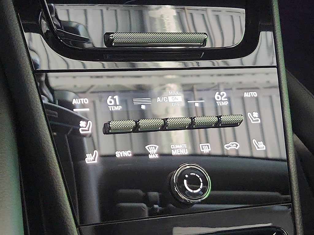 Certified 2025 Porsche Cayenne AWD/4WD image 16
