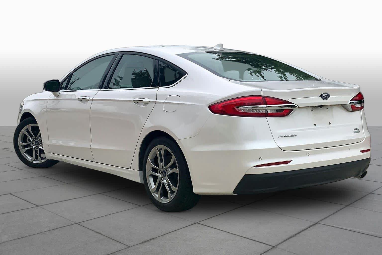 Used 2020 Ford Fusion SEL FWD image 12