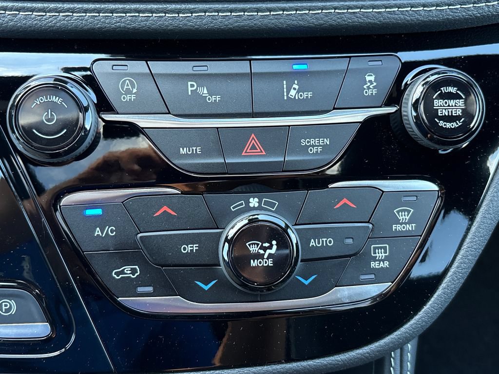 New 2027 Chrysler Pacifica Limited FWD image 40