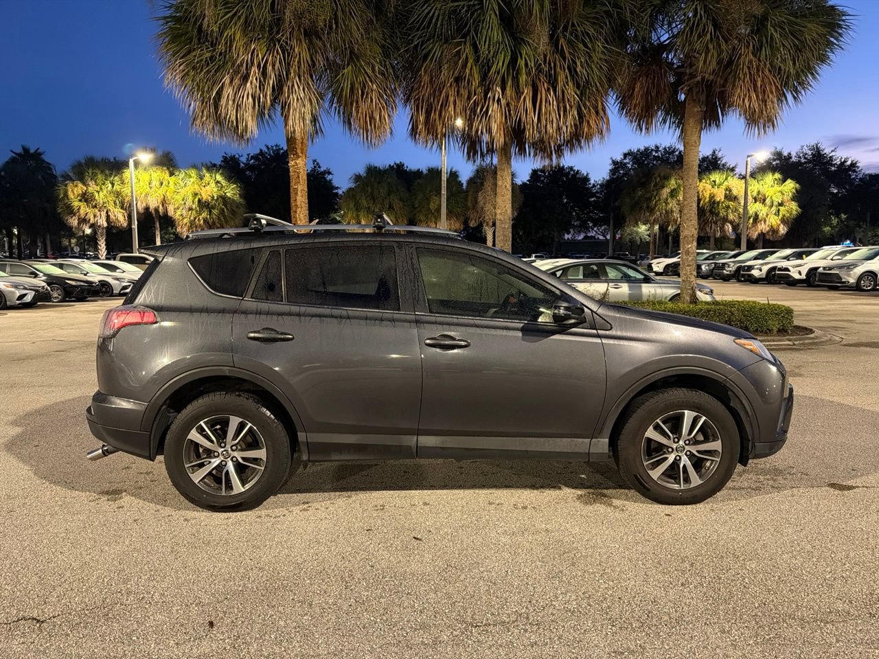 Used 2018 Toyota RAV4 XLE FWD image 4
