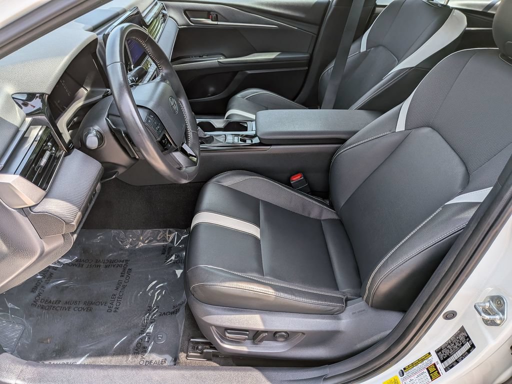 Used 2025 Toyota Camry SE FWD image 15
