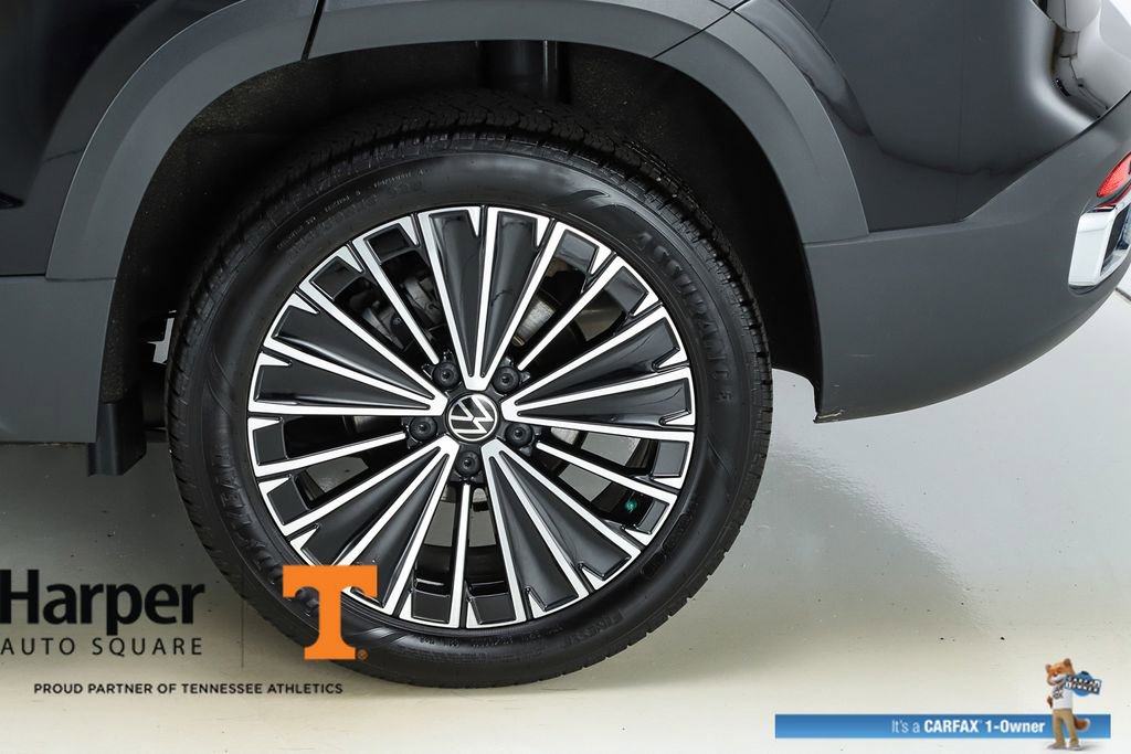 Used 2025 Volkswagen Taos SE image 43