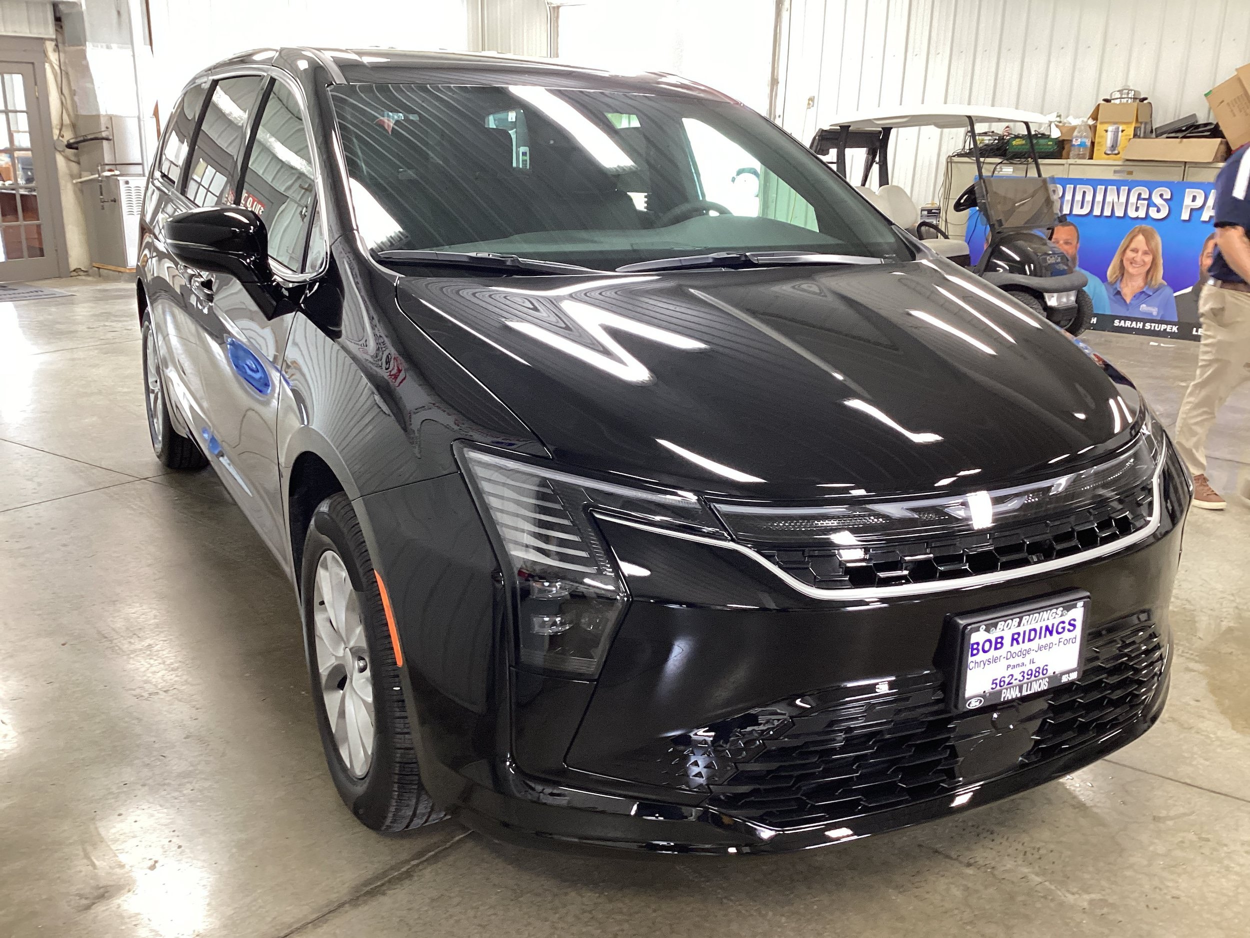 New 2027 Chrysler Pacifica Select w/ Family Tech Group AWD/4WD image 8