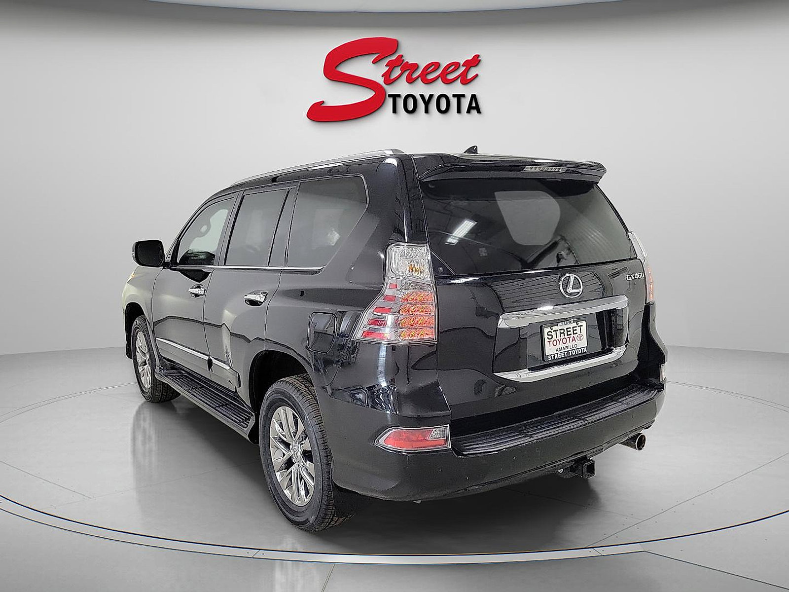Used 2017 Lexus GX 460 image 2
