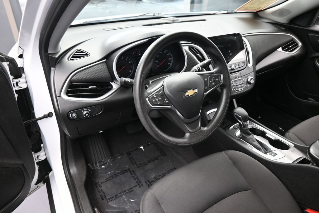 Used 2024 Chevrolet Malibu LT FWD image 11