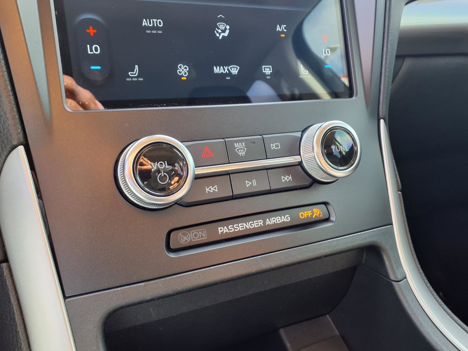 Used 2024 Ford Edge SEL w/ Convenience Package image 19