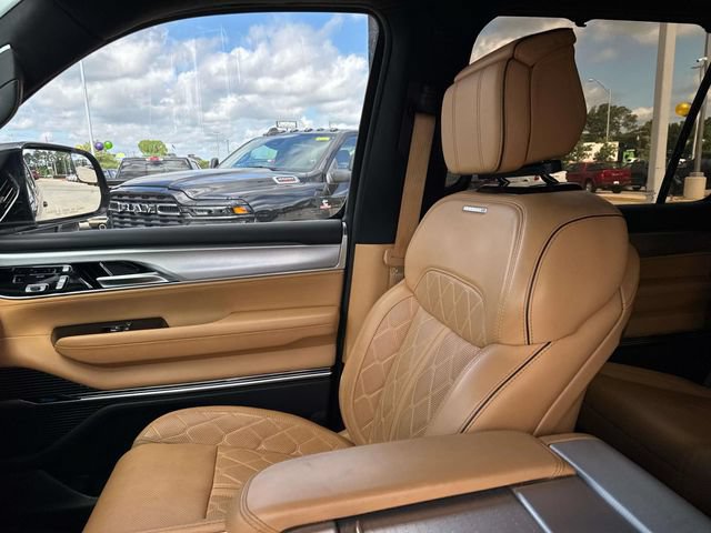 Used 2022 Jeep Grand Wagoneer Series III AWD/4WD image 22