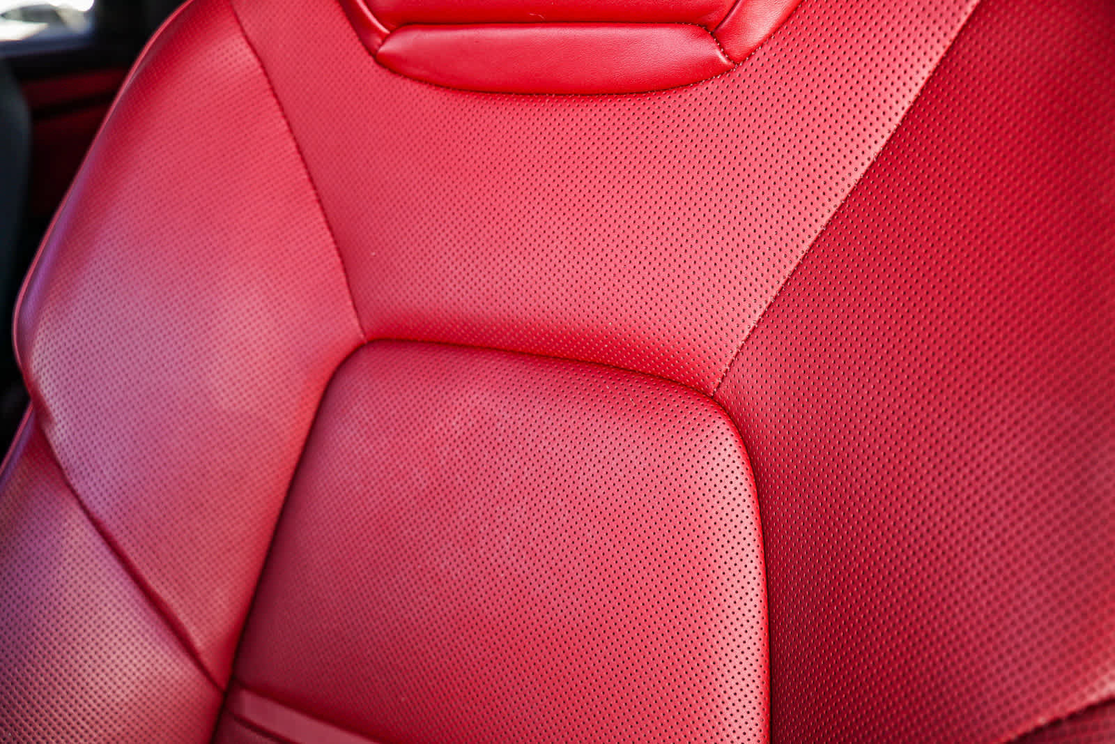 Used 2020 Porsche Cayenne Turbo image 23