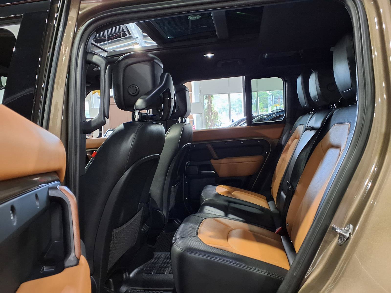 Used 2024 Land Rover Defender 110 X-Dynamic SE AWD/4WD image 31