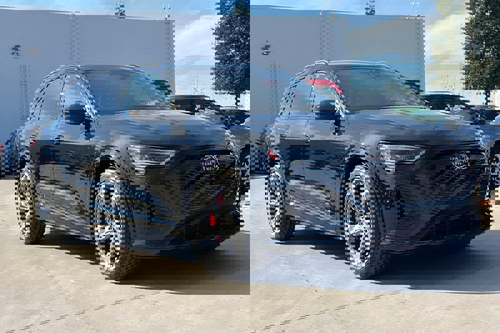 Used 2024 Audi Q8 e-tron Prestige w/ Prestige Package image 10