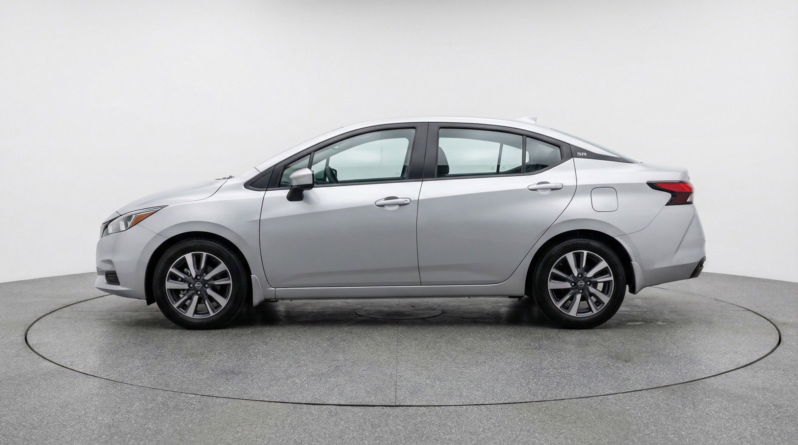 Used 2025 Nissan Versa SV image 5