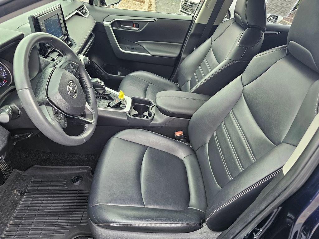 Used 2020 Toyota RAV4 XLE Premium image 17