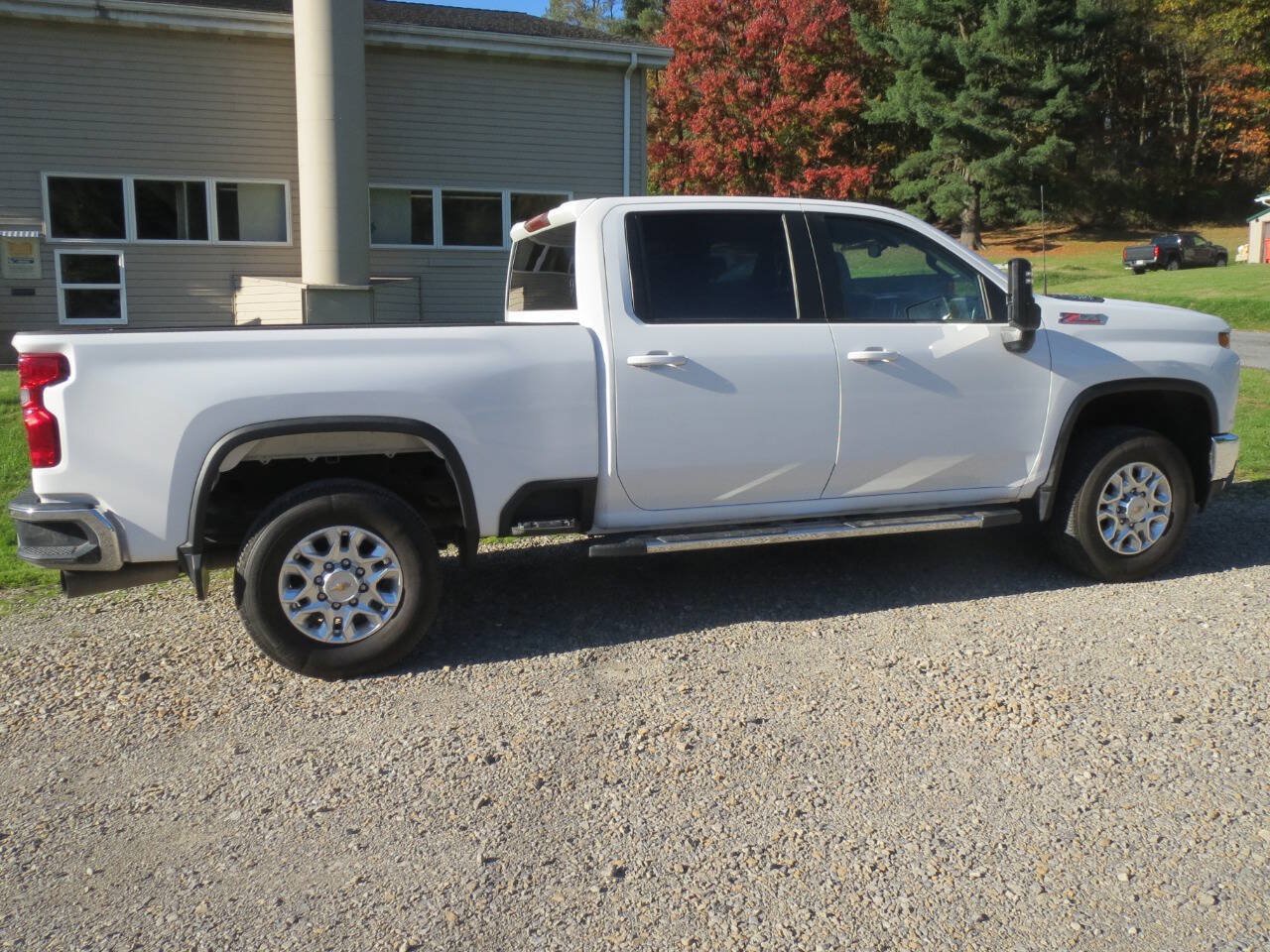Used 2023 Chevrolet Silverado 2500 LT AWD/4WD image 3