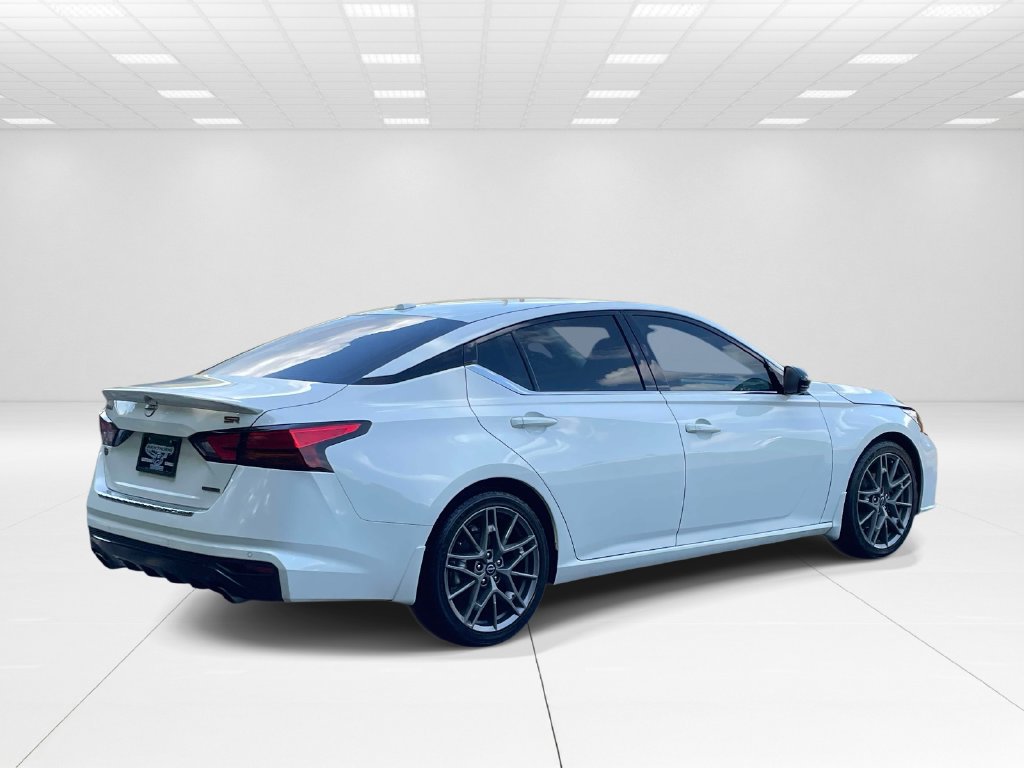 Used 2023 Nissan Altima 2.0 SR FWD image 6