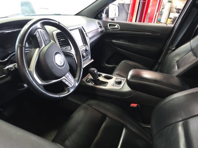 Used 2018 Jeep Grand Cherokee Limited AWD/4WD image 5