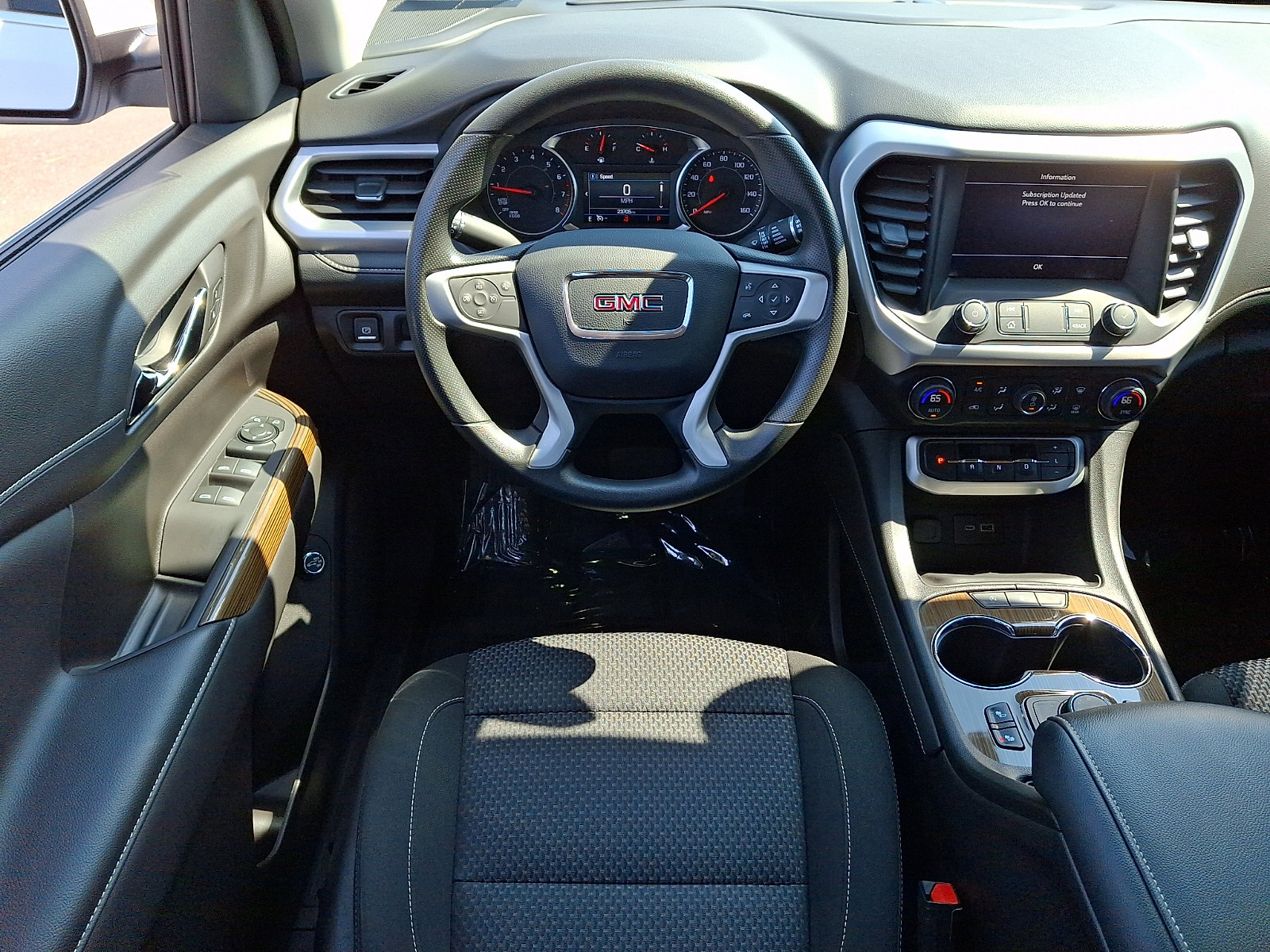 Certified 2023 GMC Acadia SLE w/ Driver Convenience Package image 12