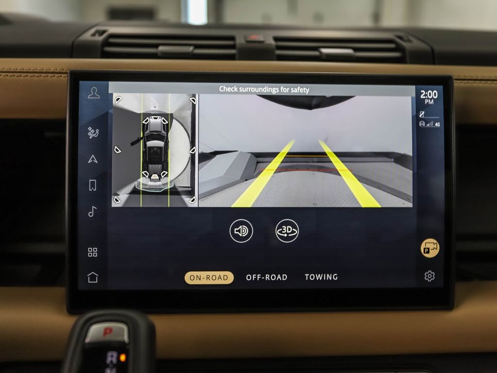 Used 2025 Land Rover Defender 110 X-Dynamic SE image 18