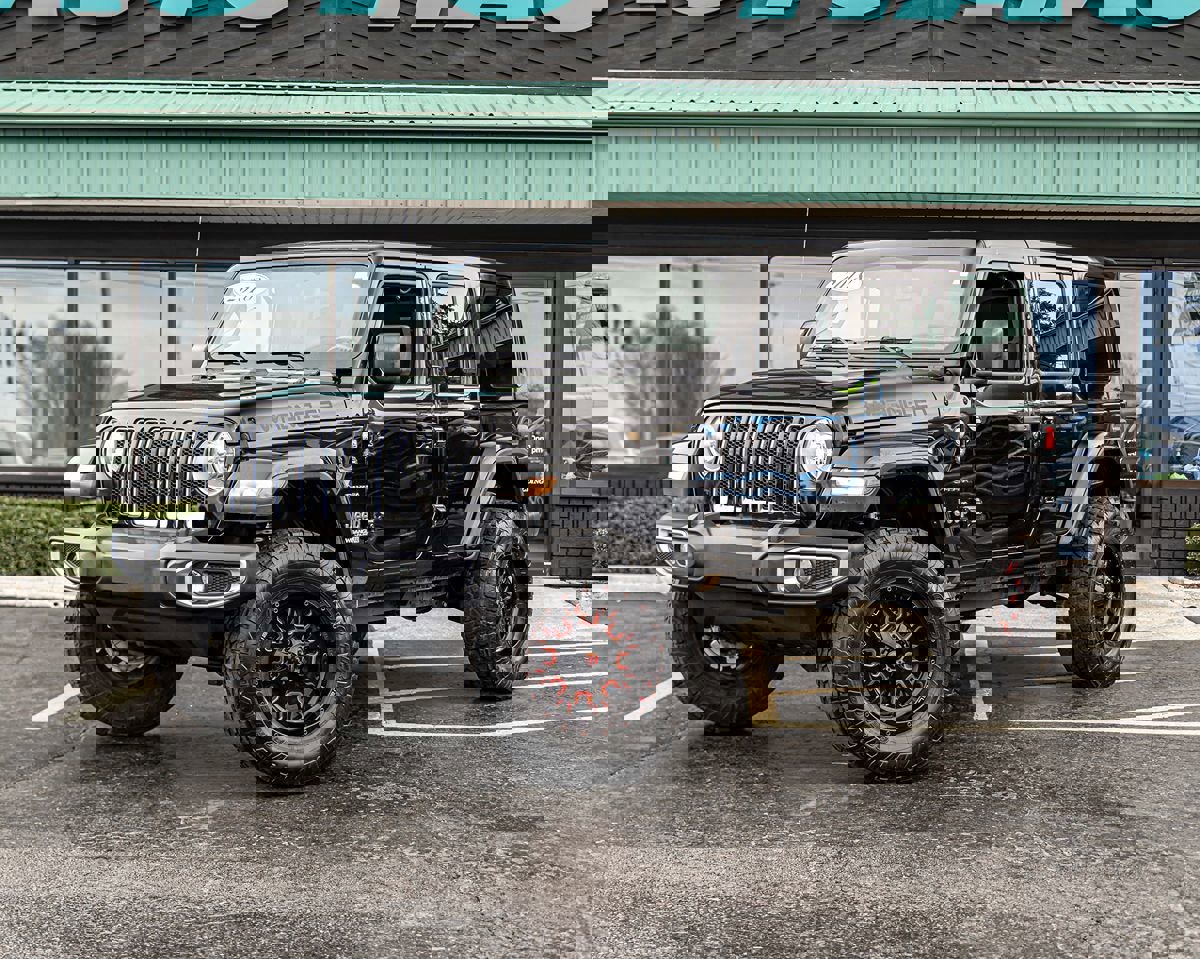 Used 2018 Jeep Wrangler Unlimited Sahara image 5