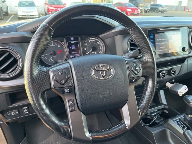 Used 2016 Toyota Tacoma TRD Off-Road image 3