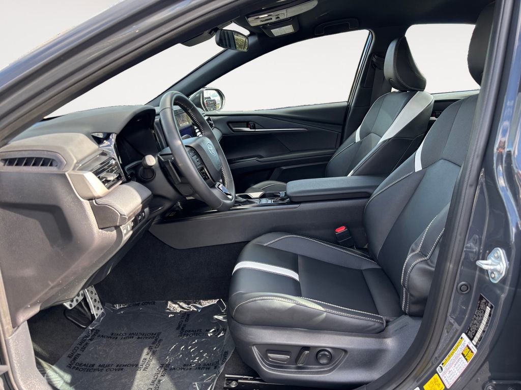 Used 2025 Toyota Camry SE image 16